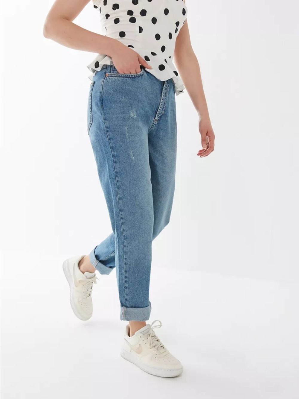 Urban Outfitters BDG High-Rise - Light Wash Distressed Denim – W26 - EUC